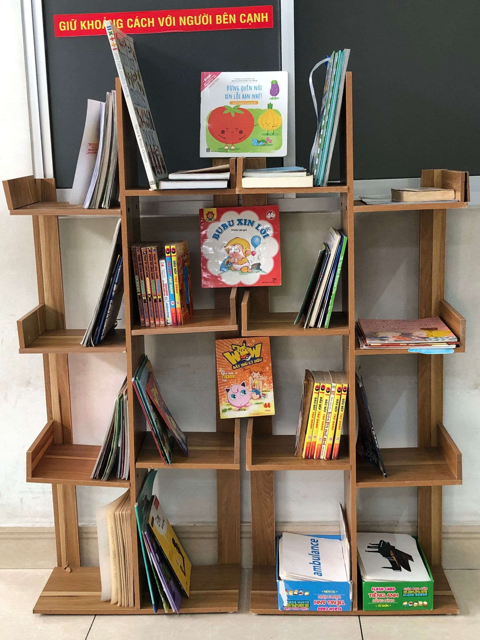Hình 3: Góc đọc sách dành cho bệnh nhân nhi đến khám tại cơ sở