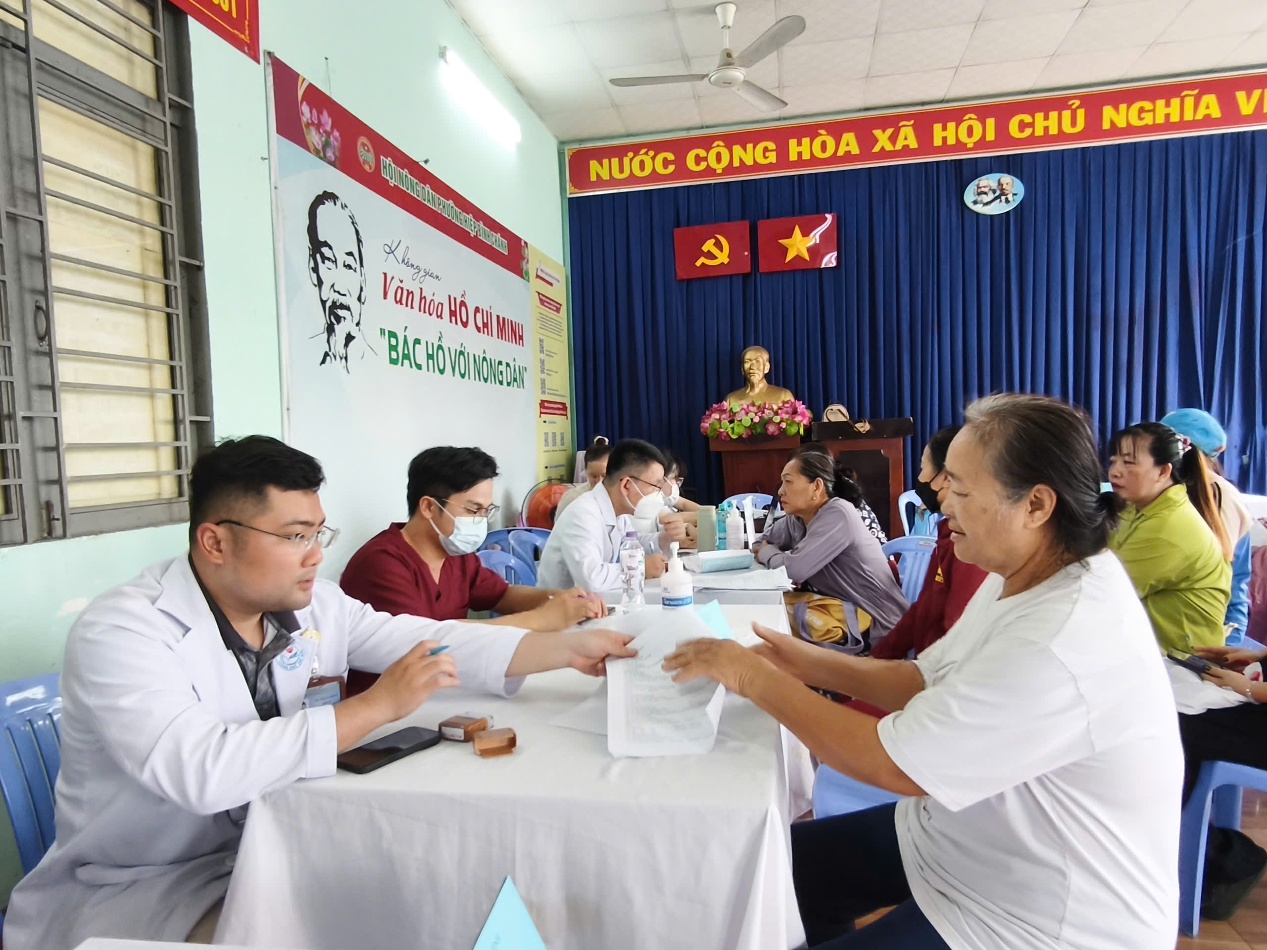 Bệnh viện Đa khoa Thủ Đức tiếp tục tổ chức khám sức khỏe toàn dân lưu động tại phường Tam Bình 5 1784861398440 203551960052675493 g2275740563022964963 506522d878d4e870259b2909065f4a74