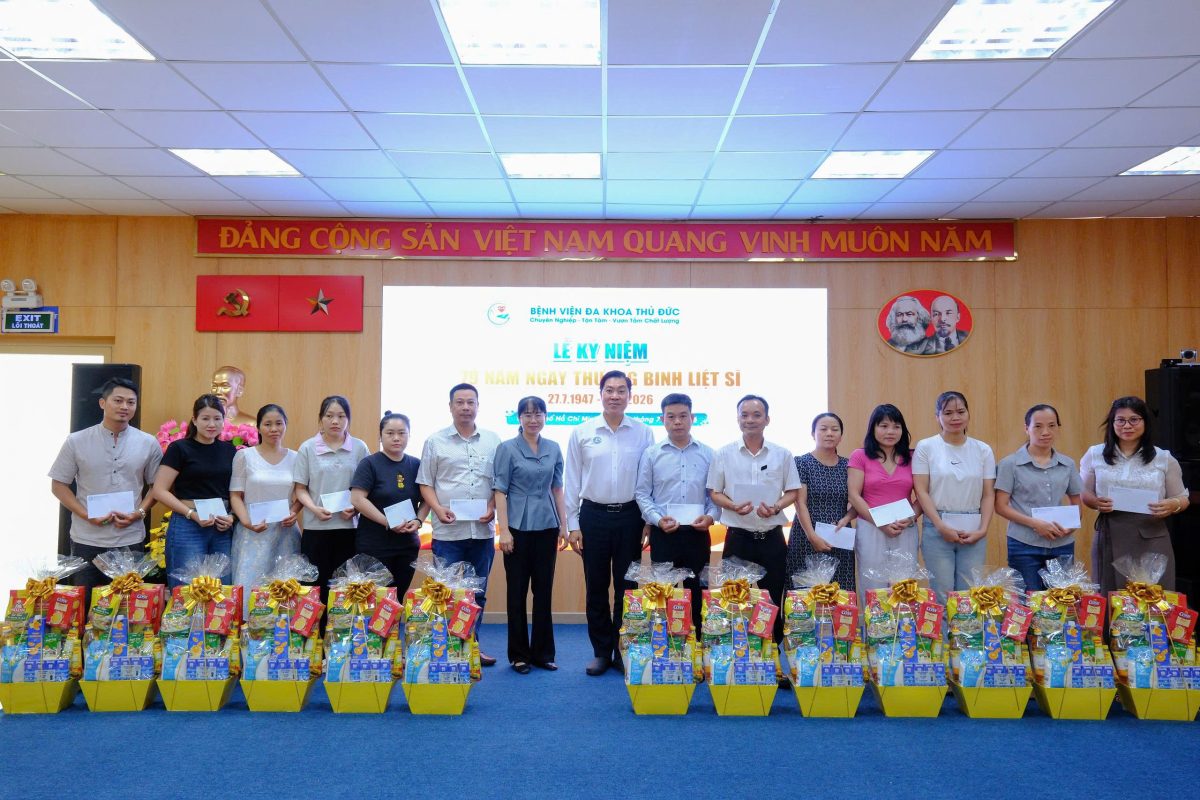 Bệnh viện Đa khoa Thủ Đức trao tặng quà tri ân viên chức, người lao động là con gia đình chính sách 7 1784875754590 8315463627518493904 g1330674109288068289 59357670cf53f3919d5c2ca37a8b7fda