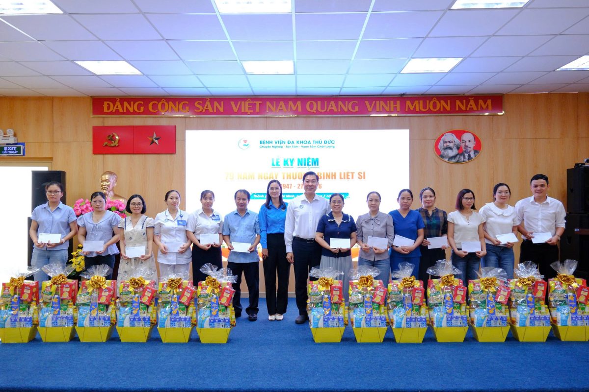 Bệnh viện Đa khoa Thủ Đức trao tặng quà tri ân viên chức, người lao động là con gia đình chính sách 8 1784875755815 8315463627518493904 g1330674109288068289 3825a12f35dab3f807ff13bf584b834c