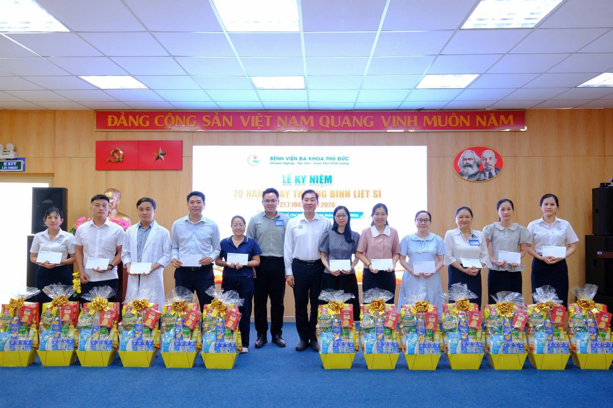 Bệnh viện Đa khoa Thủ Đức trao tặng quà tri ân viên chức, người lao động là con gia đình chính sách 9 1784875757287 8315463627518493904 g1330674109288068289 5a32e1ffaa90ac46eb2e23b4acadd42b