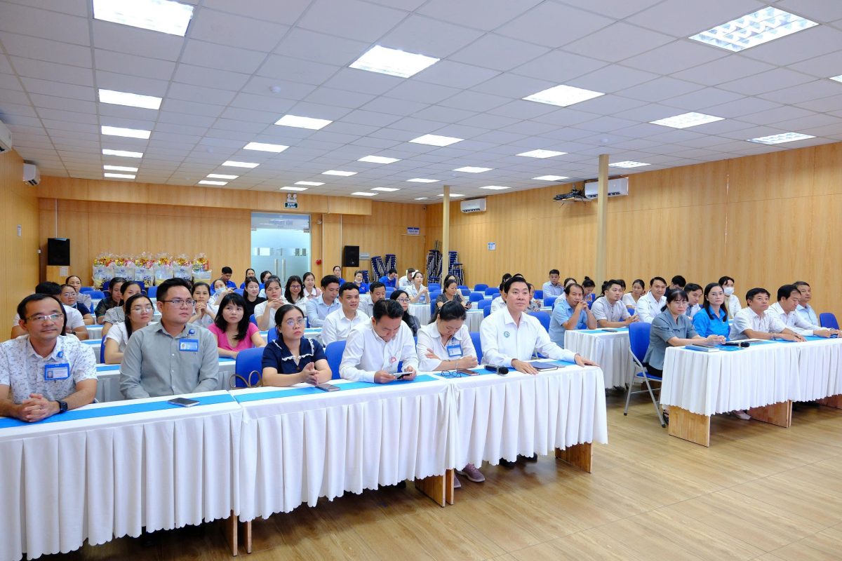 Bệnh viện Đa khoa Thủ Đức trao tặng quà tri ân viên chức, người lao động là con gia đình chính sách 3 1784875764137 8315463627518493904 g1330674109288068289 bad417b6135518ab0e7b5d3ee65409c6