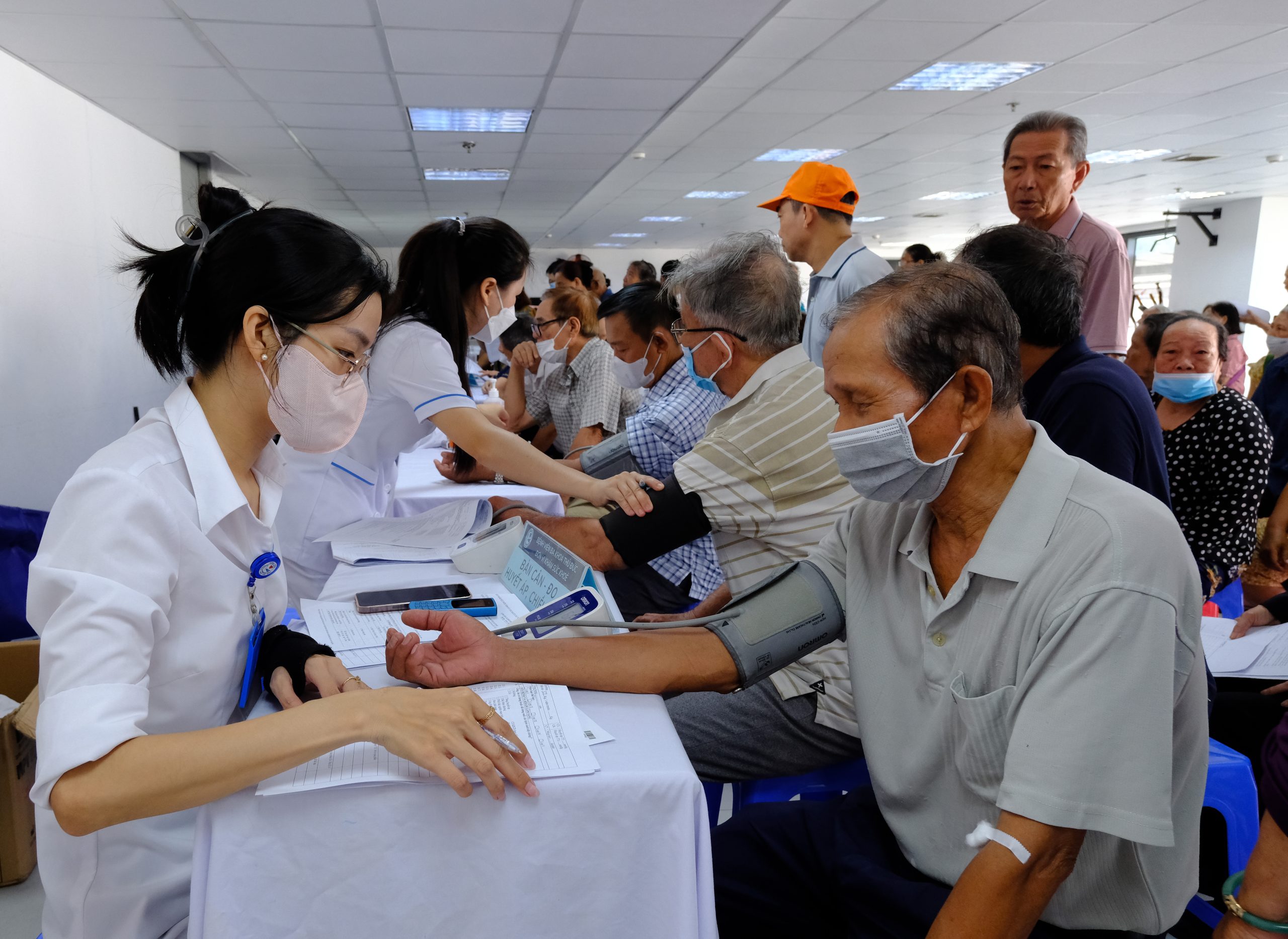 Bệnh viện Đa khoa Thủ Đức triển khai khám sức khỏe toàn dân lưu động cho người dân và học sinh phường Tam Bình 2 DSCF3699 scaled