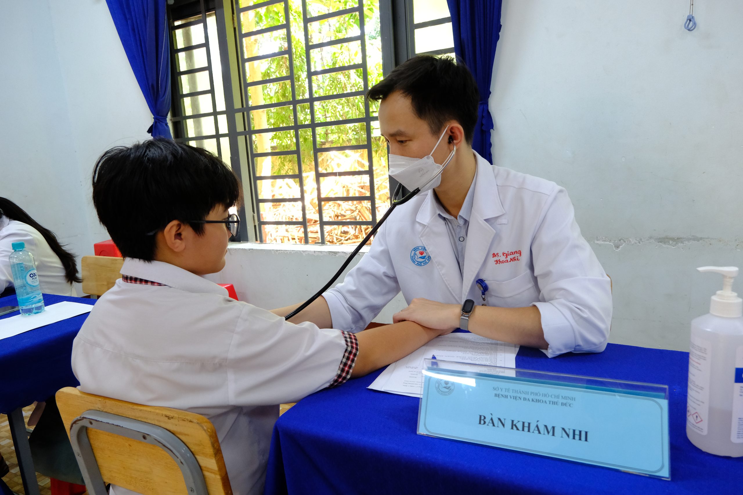 Bệnh viện Đa khoa Thủ Đức triển khai khám sức khỏe toàn dân lưu động cho người dân và học sinh phường Tam Bình 9 DSCF3822 scaled