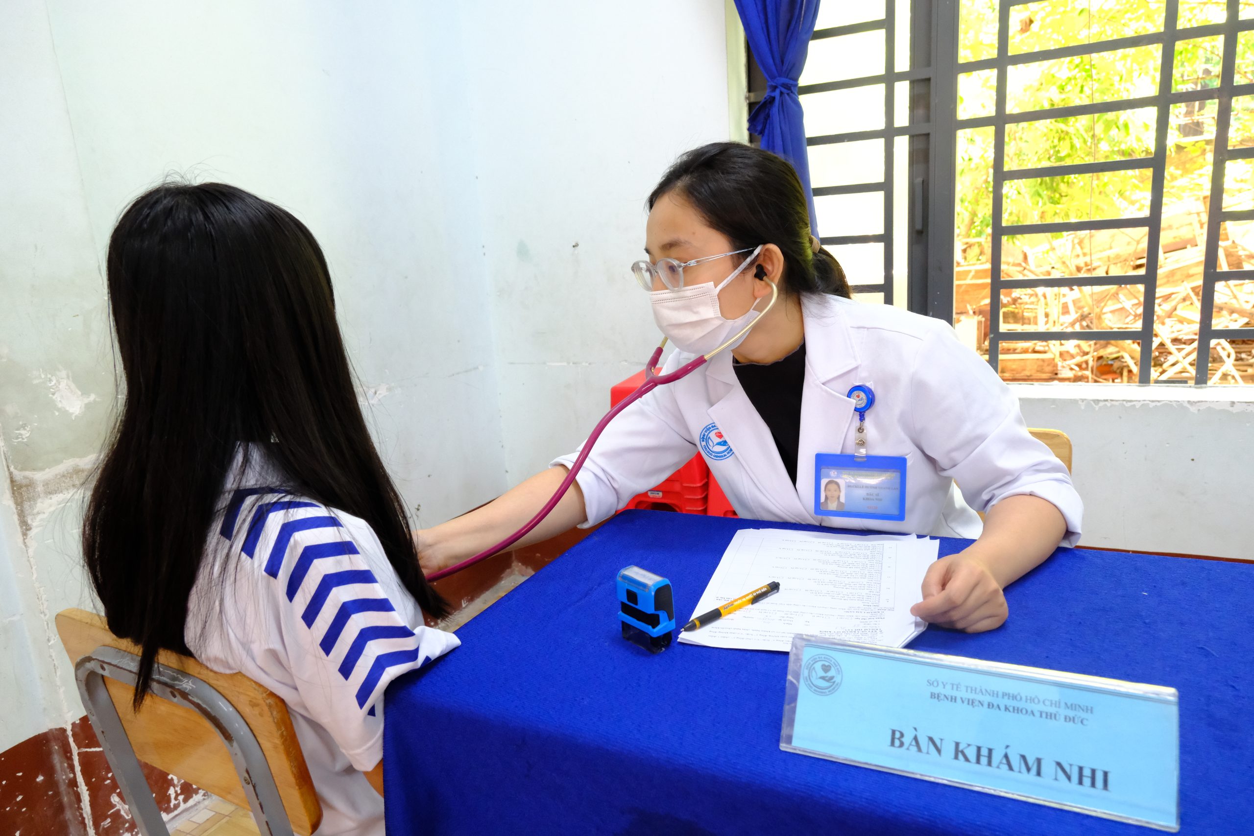 Bệnh viện Đa khoa Thủ Đức triển khai khám sức khỏe toàn dân lưu động cho người dân và học sinh phường Tam Bình 13 DSCF3887 scaled