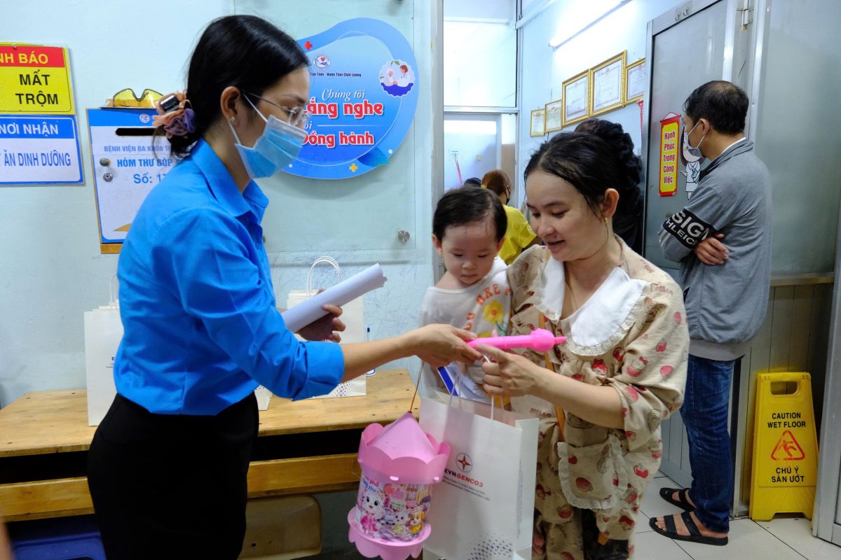 TRUNG THU 2026: 80 PHẦN QUÀ GỬI ĐẾN BỆNH NHI TẠI BỆNH VIỆN ĐA KHOA THỦ ĐỨC
