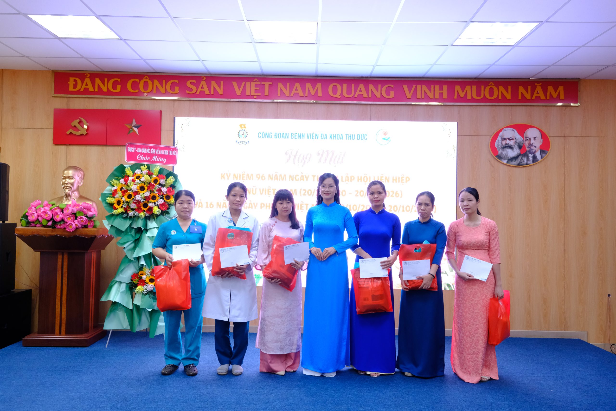 BỆNH VIỆN ĐA KHOA THỦ ĐỨC HỌP MẶT KỶ NIỆM NGÀY PHỤ NỮ VIỆT NAM 20/10 4 BỆNH VIỆN ĐA KHOA THỦ ĐỨC HỌP MẶT KỶ NIỆM NGÀY PHỤ NỮ VIỆT NAM 20/10