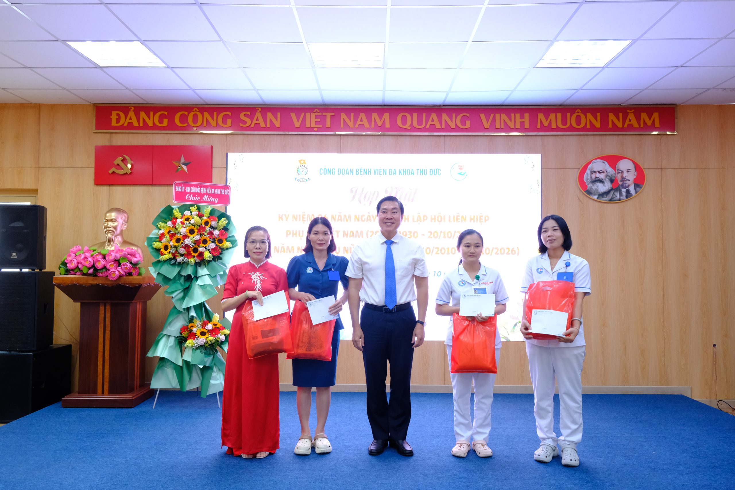 BỆNH VIỆN ĐA KHOA THỦ ĐỨC HỌP MẶT KỶ NIỆM NGÀY PHỤ NỮ VIỆT NAM 20/10 3 BỆNH VIỆN ĐA KHOA THỦ ĐỨC HỌP MẶT KỶ NIỆM NGÀY PHỤ NỮ VIỆT NAM 20/10