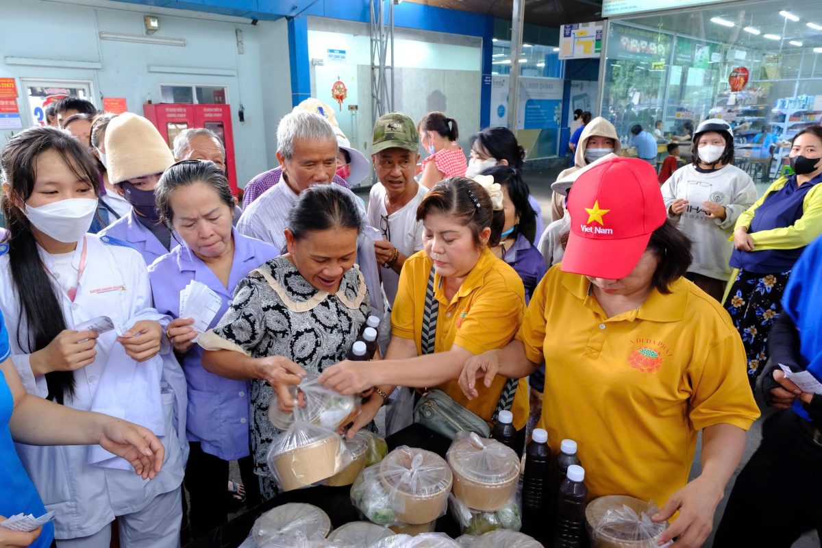BỮA CƠM NGHĨA TÌNH – ẤM ÁP MÙA ĐOÀN VIÊN TẠI BỆNH VIỆN ĐA KHOA THỦ ĐỨC