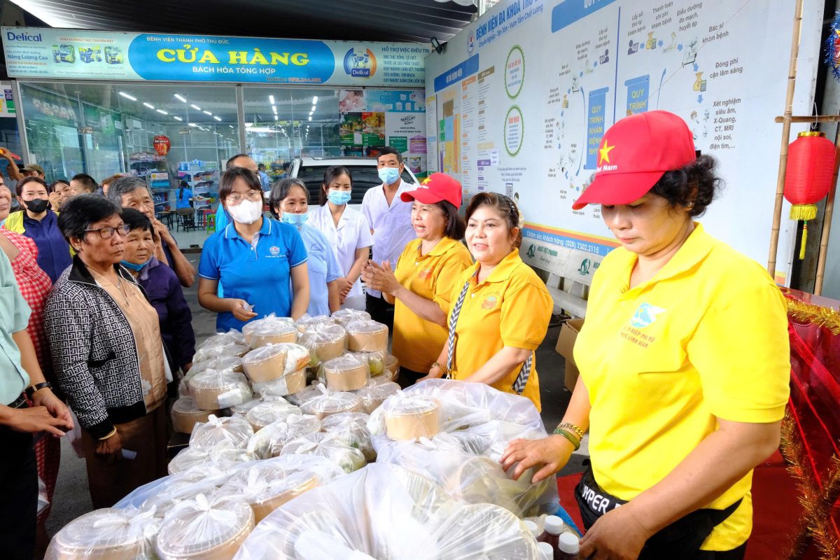 BỮA CƠM NGHĨA TÌNH – ẤM ÁP MÙA ĐOÀN VIÊN TẠI BỆNH VIỆN ĐA KHOA THỦ ĐỨC