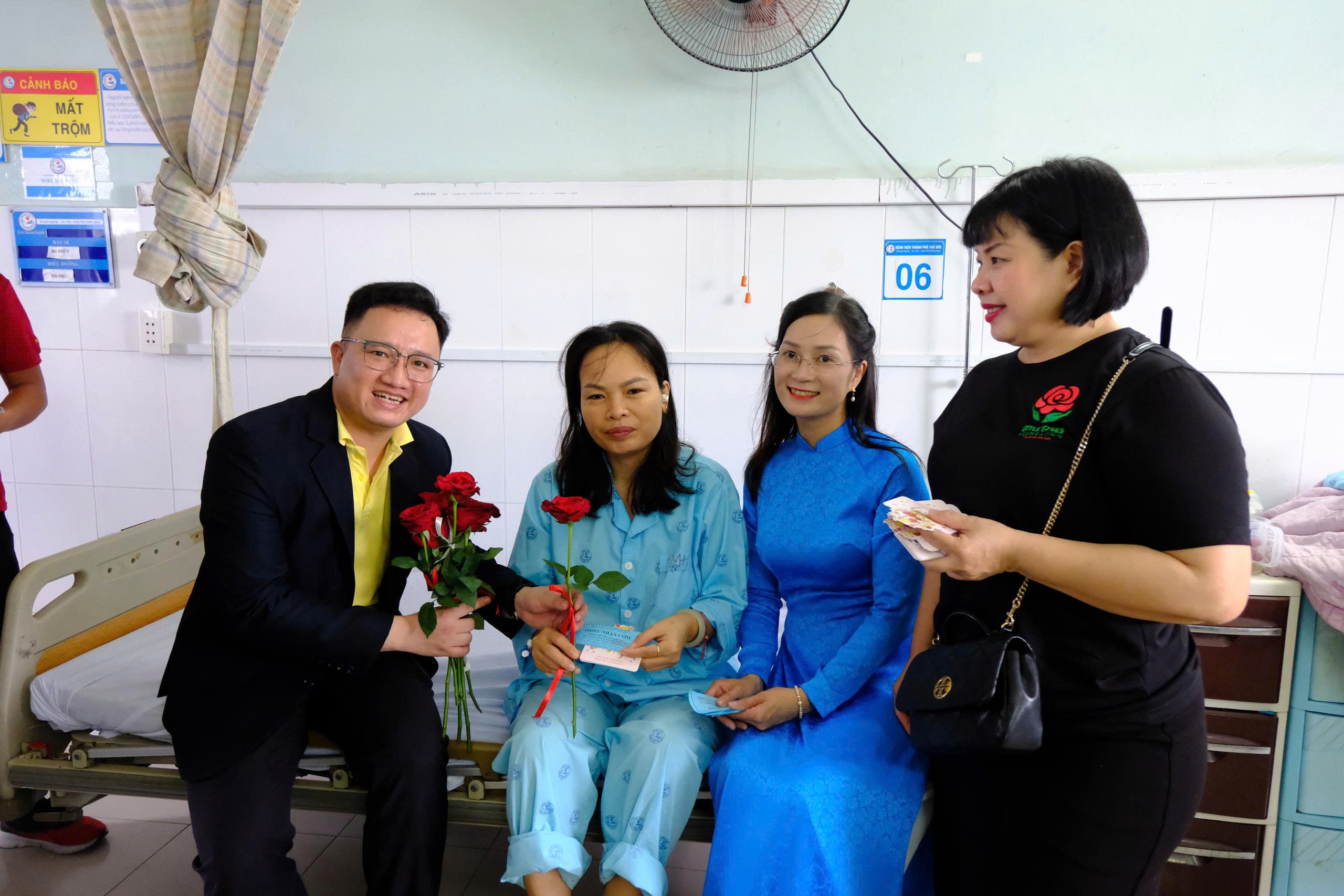 “BỮA TRƯA HẠNH PHÚC” – TRAO SUẤT ĂN, GỬI YÊU THƯƠNG ĐẾN NGƯỜI BỆNH