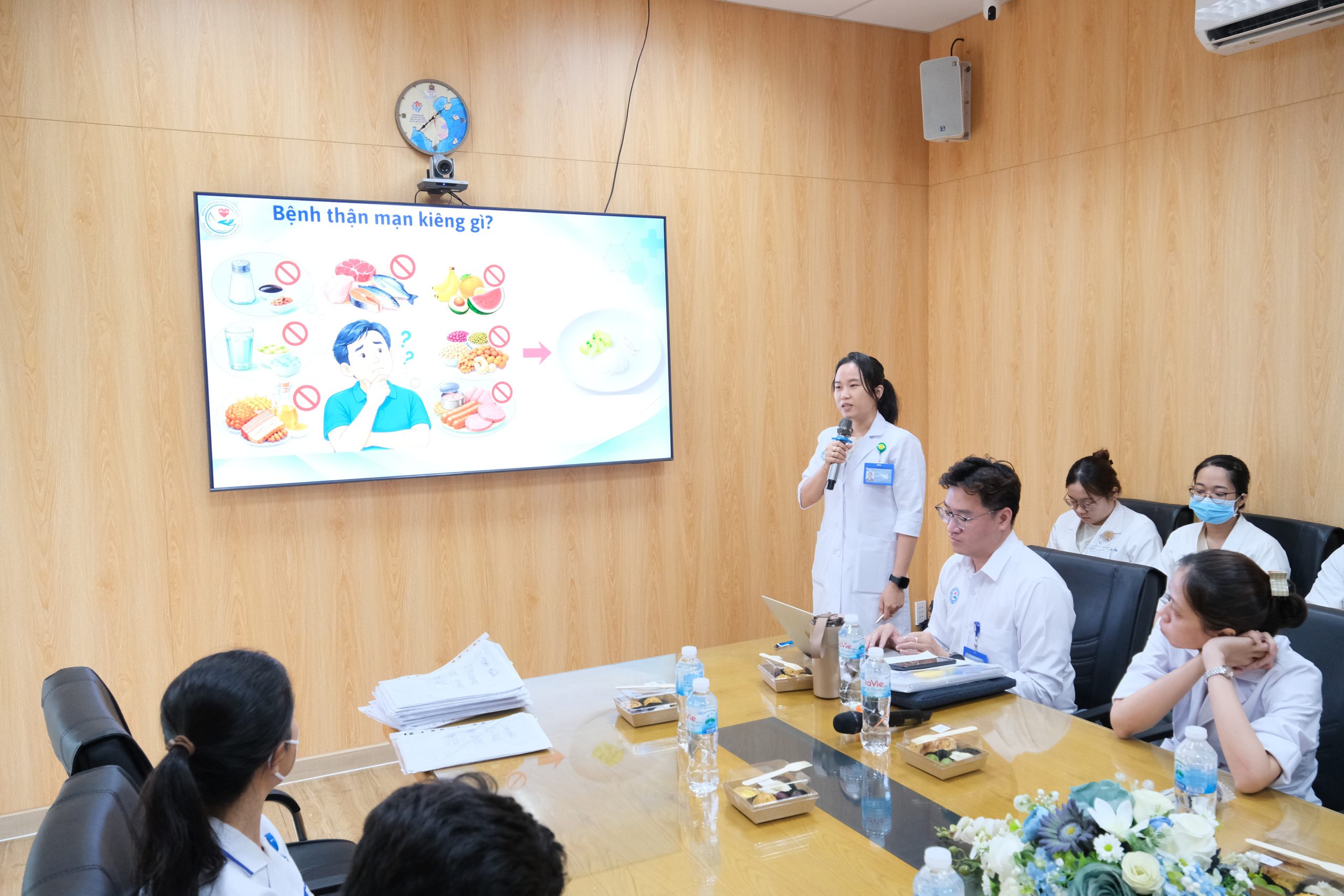 SINH HOẠT KHOA HỌC “TỐI ƯU HÓA QUẢN LÝ BỆNH THẬN MẠN: TỪ DINH DƯỠNG ĐẾN KIỂM SOÁT RỐI LOẠN KHOÁNG CHẤT VÀ XƯƠNG” 2 “TỐI ƯU HÓA QUẢN LÝ BỆNH THẬN MẠN: TỪ DINH DƯỠNG ĐẾN KIỂM SOÁT RỐI LOẠN KHOÁNG CHẤT VÀ XƯƠNG”