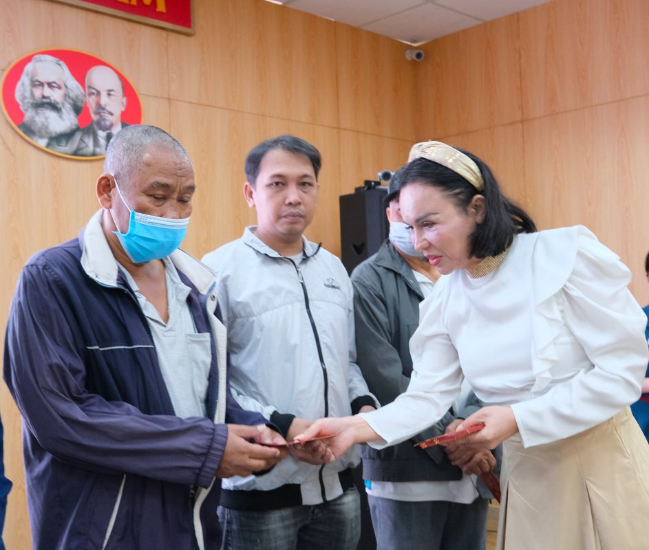 TRUNG THU SẺ CHIA – “TRAO YÊU THƯƠNG, GIEO HY VỌNG” LẦN THỨ 9 TẠI BỆNH VIỆN ĐA KHOA THỦ ĐỨC